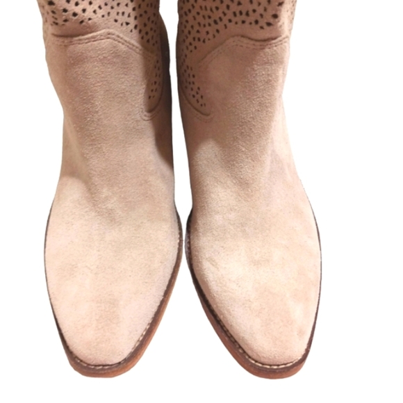 BCBG Suede Western Style Boots Cream/Taupe Cutout Cowboy Boots size 6.5 - Picture 6 of 11